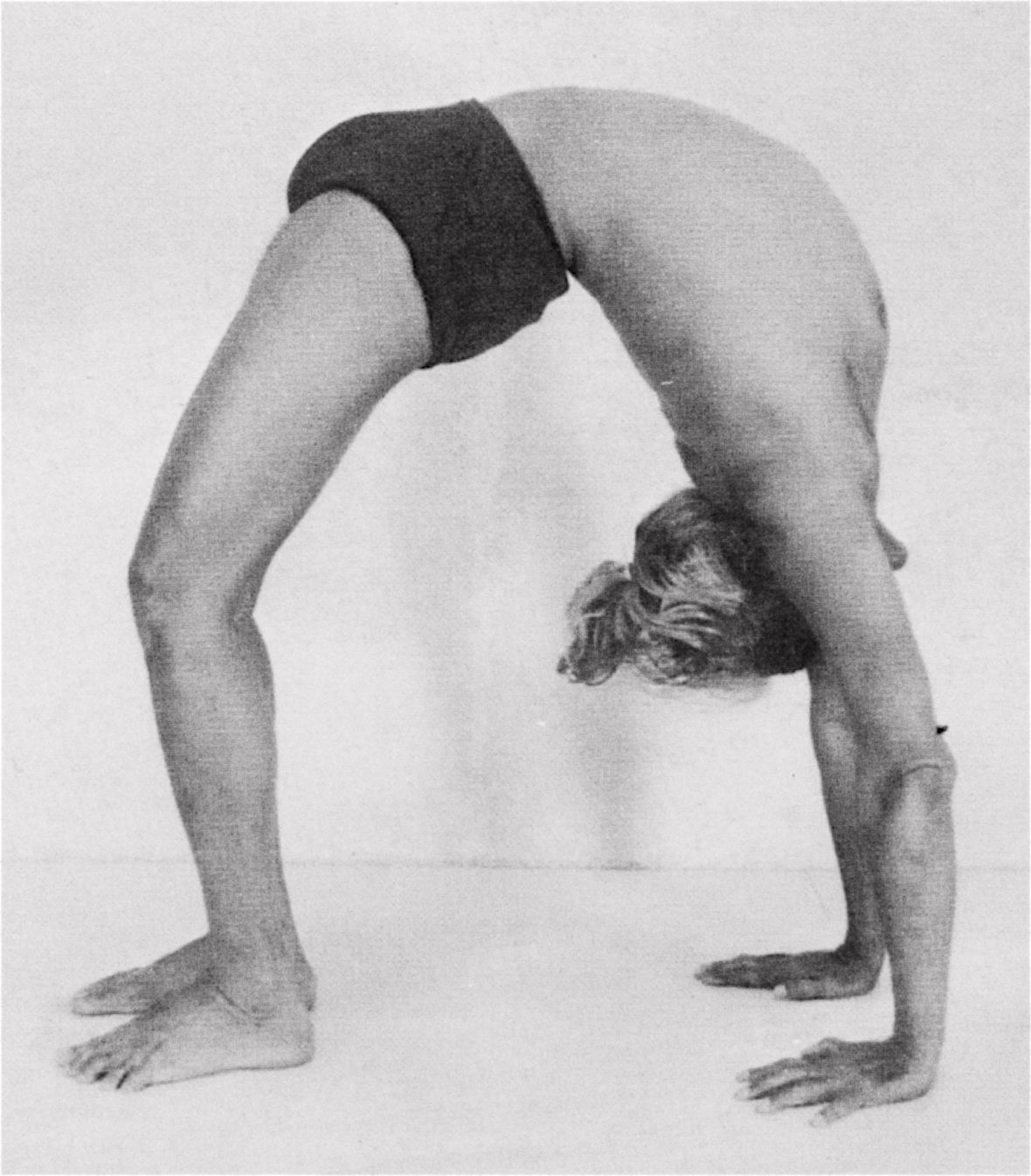 Iyengar Yoga: Meaning, Significance, Benefits & More - Blog.cult.fit